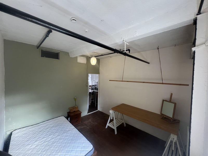 Room Hermitage Road in Greater London