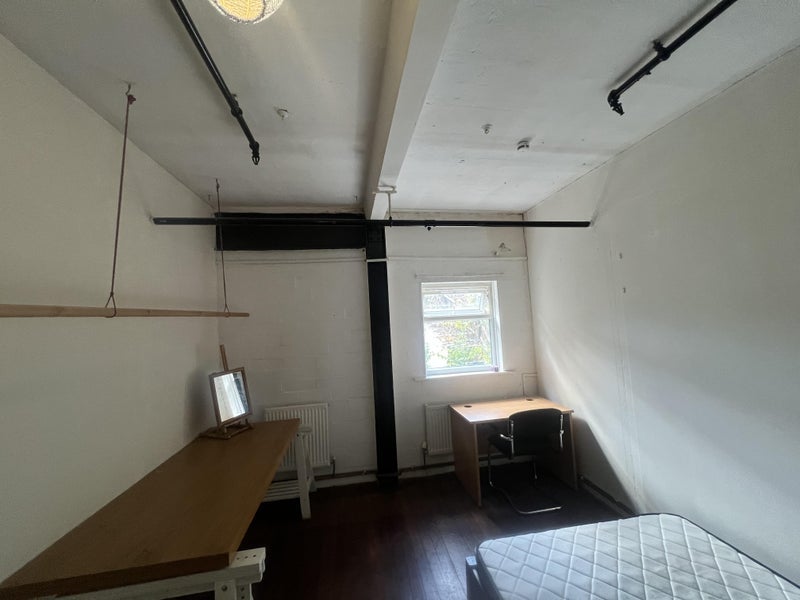 Room Hermitage Road in Greater London