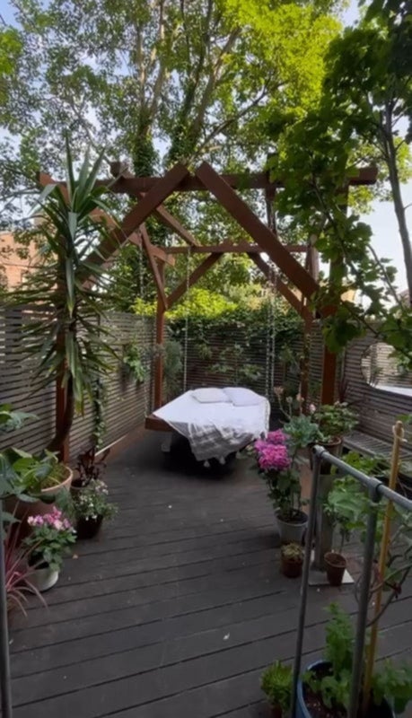 Room Shacklewell Lane in Greater London