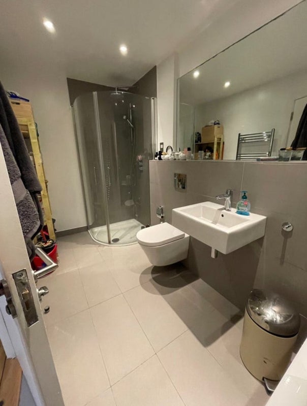 Room Shacklewell Lane in Greater London