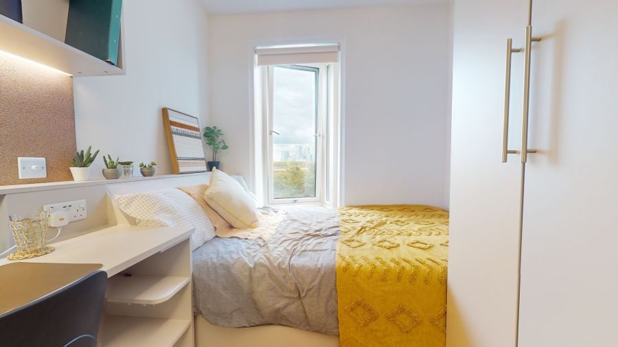 Room Mile End Road in Greater London