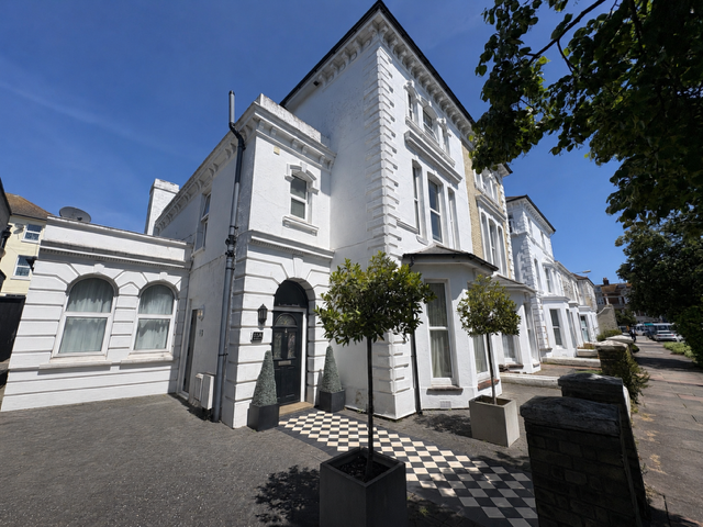 Flat Lushington Road in Eastbourne