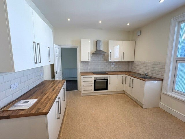 Flat Lushington Road in Eastbourne