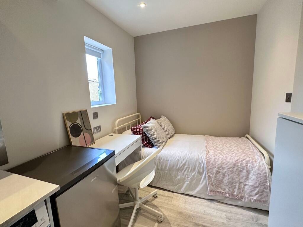Flat Ernest Street in Greater London