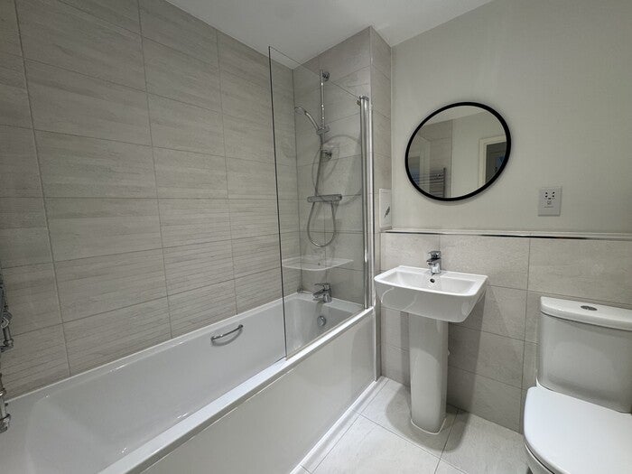 Flat Carlyon Road in London