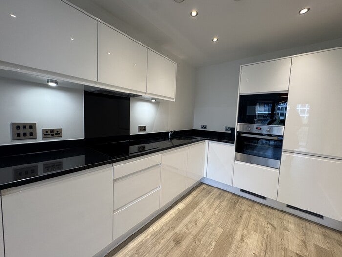 Flat Carlyon Road in London
