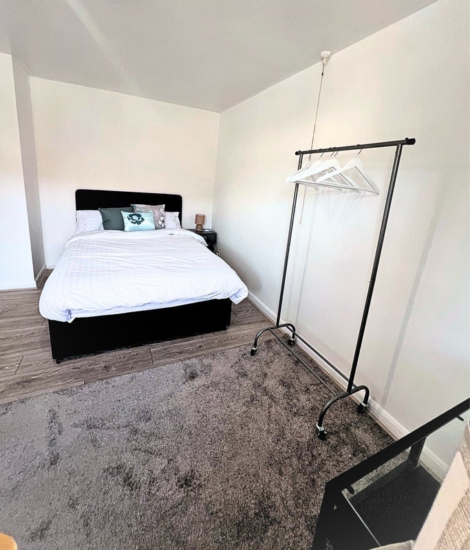 Room Minster Road in Sheffield
