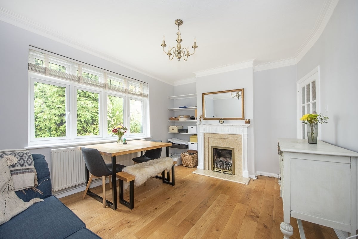Flat Queen's Road in Greater London