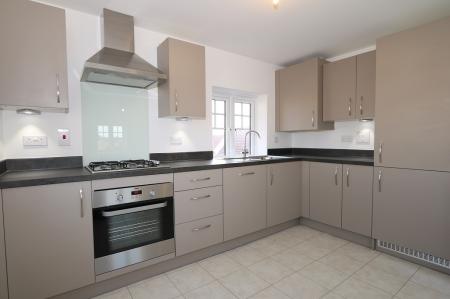 Flat Hilda Close in Great Denham