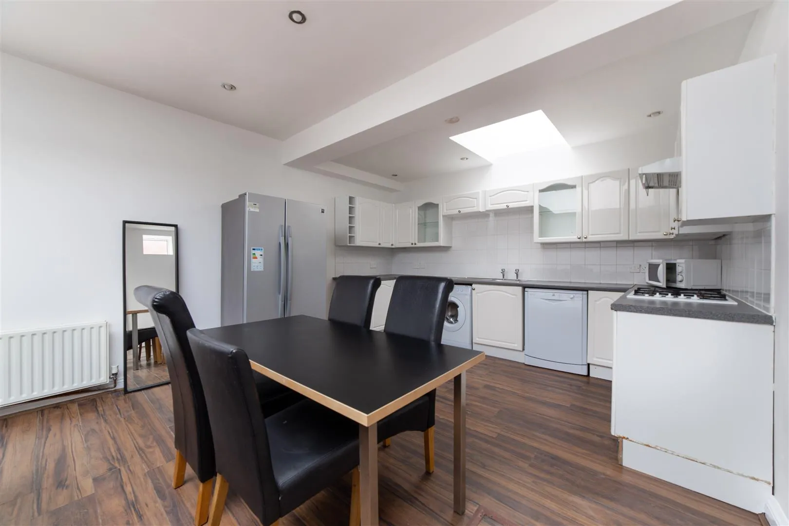 Room Holly Avenue in Newcastle upon Tyne