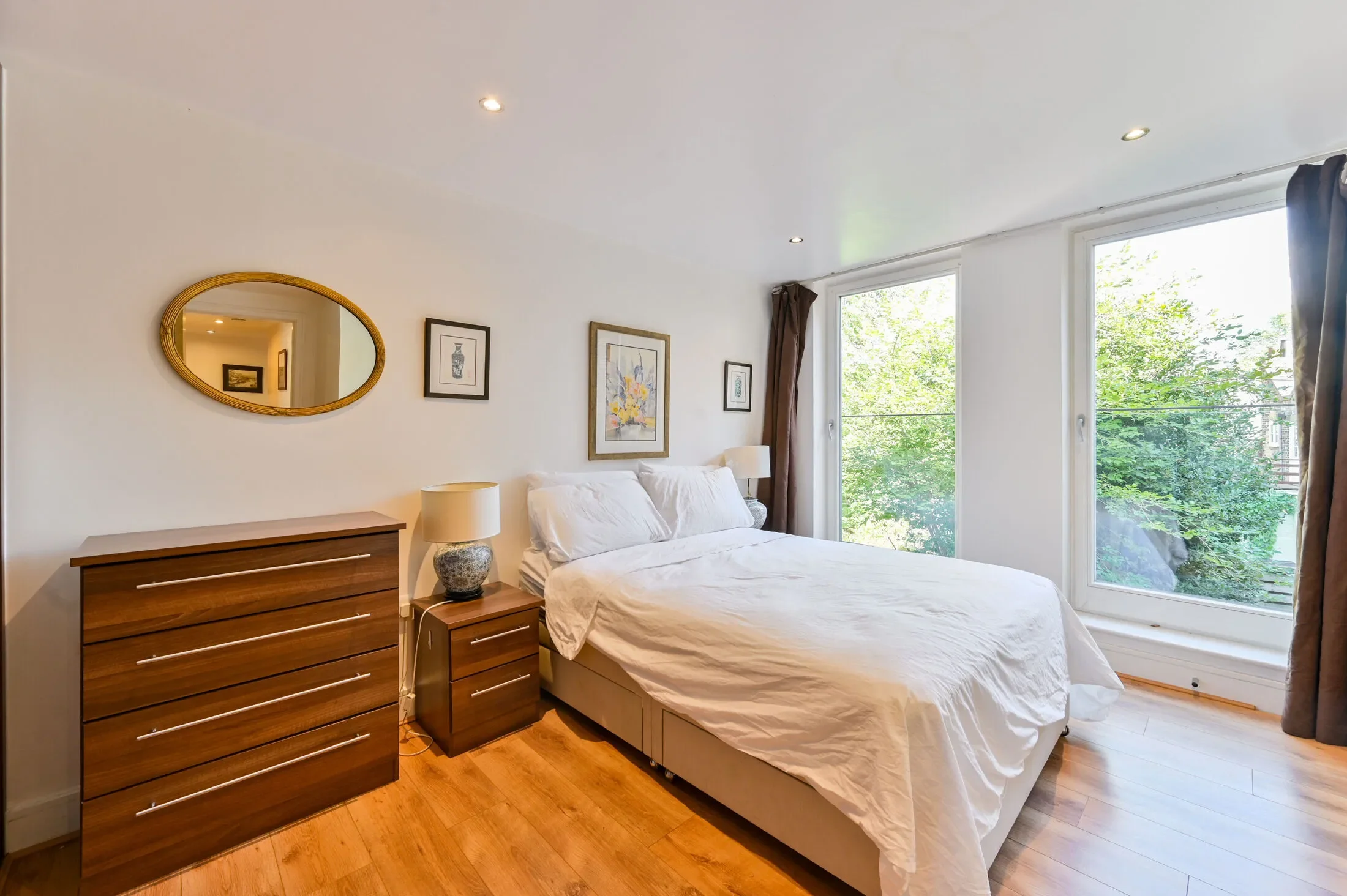 Flat Saint John's Hill in Greater London