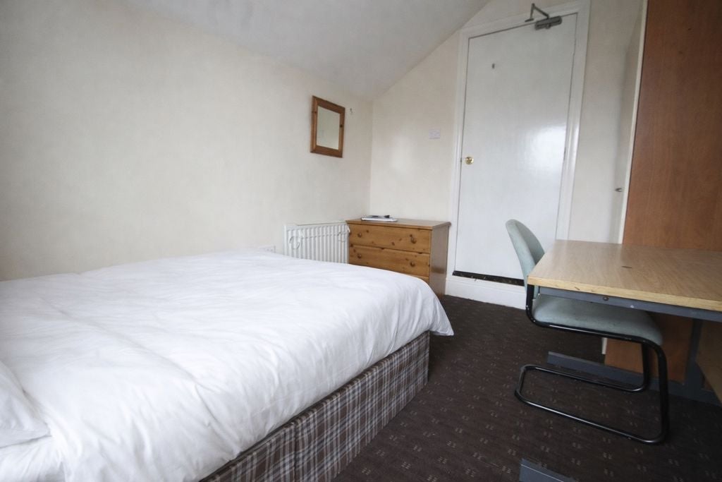 Room Gregory Avenue in Nottingham