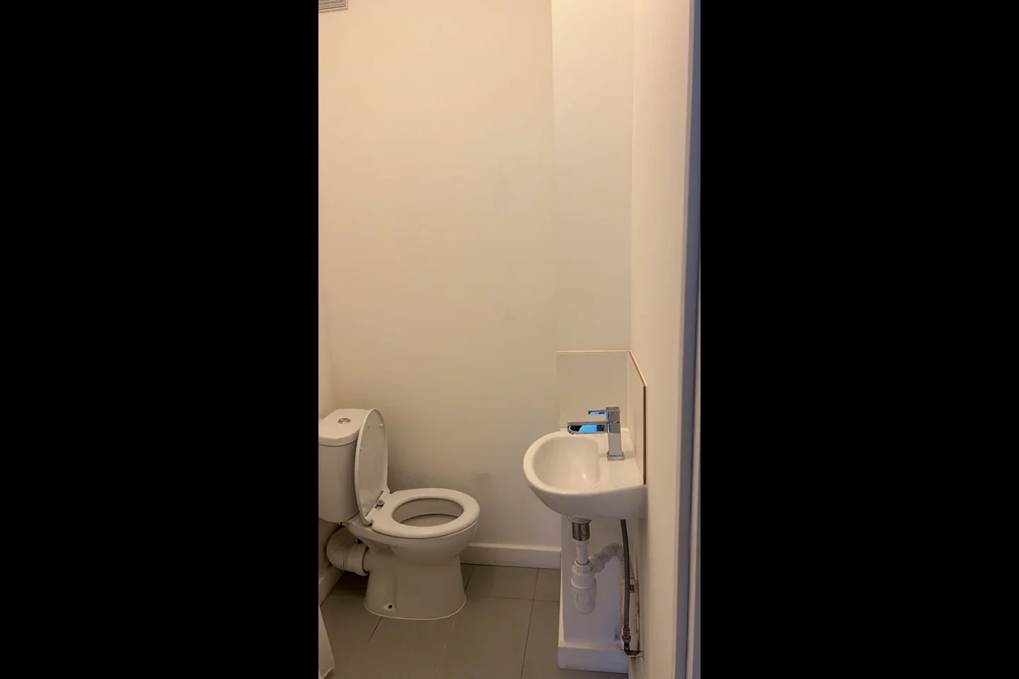 Flat Lamorna Grove in Greater London