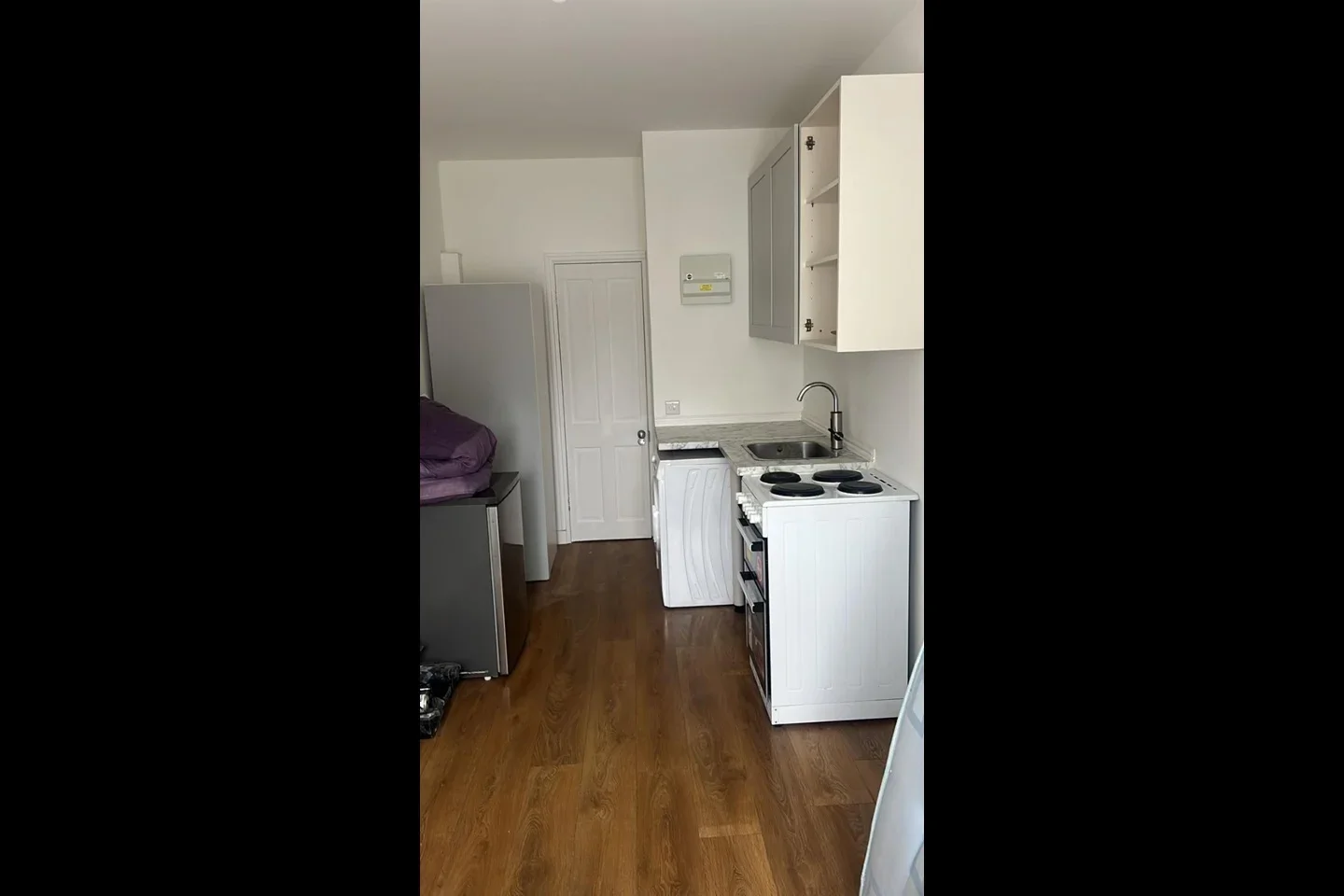 Flat Lamorna Grove in Greater London