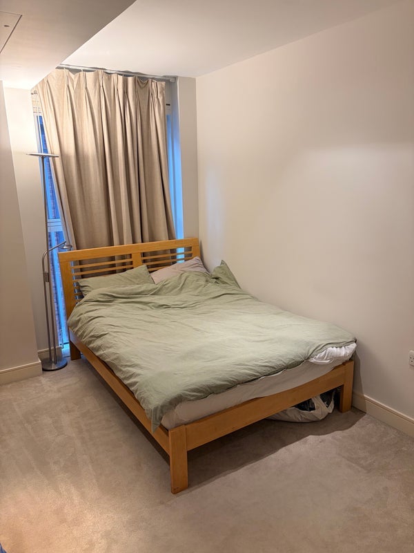 Room Juniper Drive in Greater London