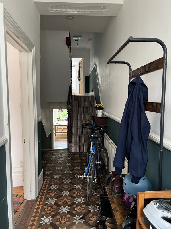 Room Mildenhall Road in Greater London