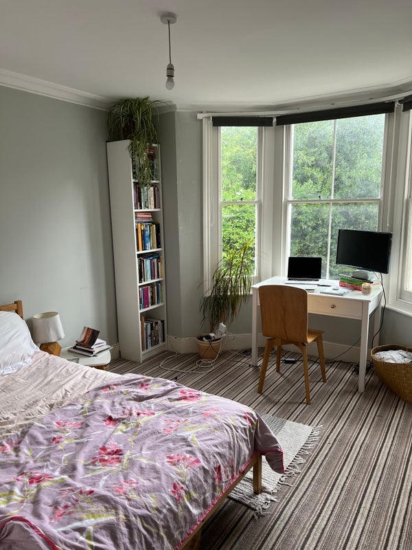 Room Mildenhall Road in Greater London