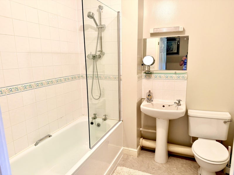 Room Mollington Grove in Warwick