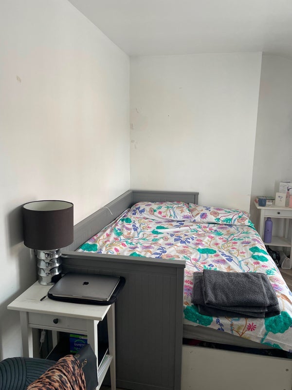 Room Lodge Lane in Greater London