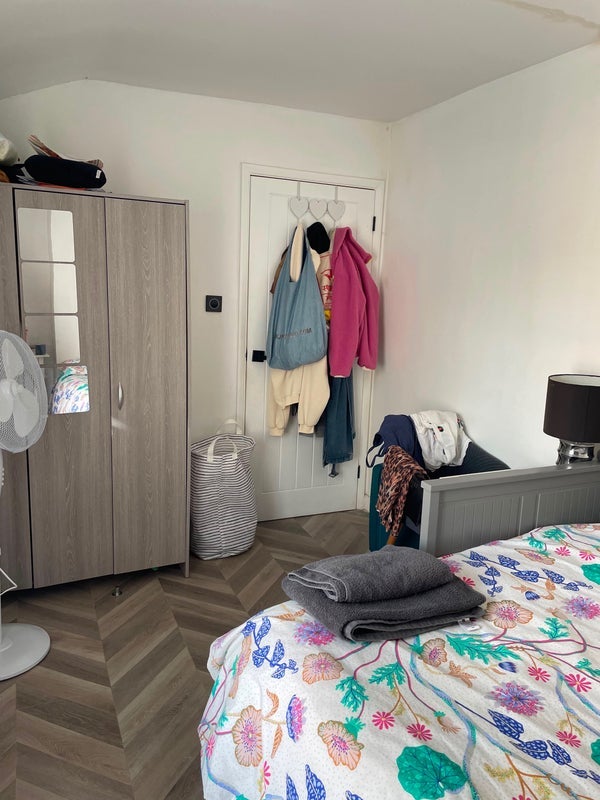 Room Lodge Lane in Greater London