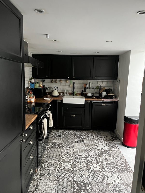 Room Lodge Lane in Greater London