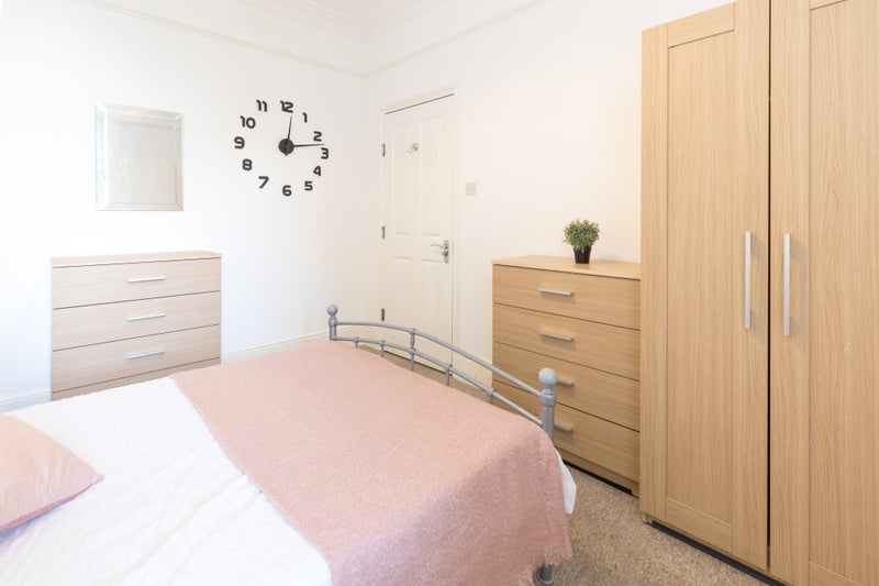 Room London Road in Greater London