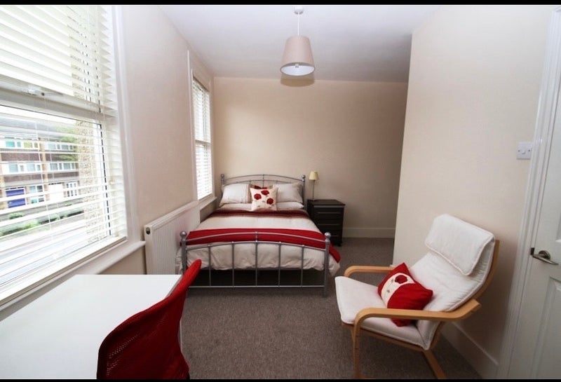 Room London Road in Greater London