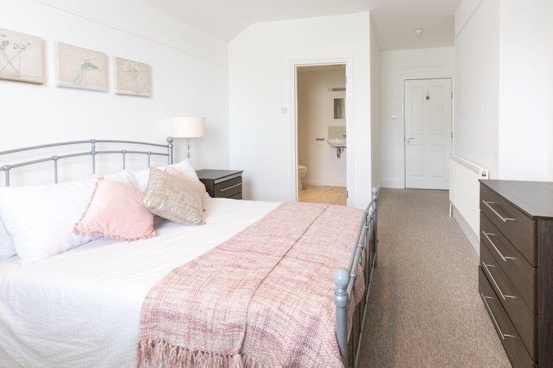 Room London Road in Greater London