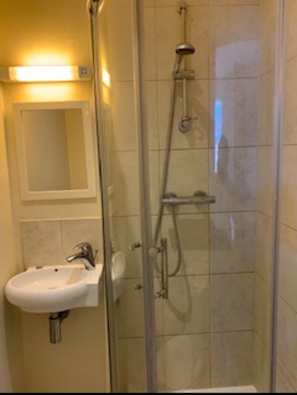 Room London Road in Greater London