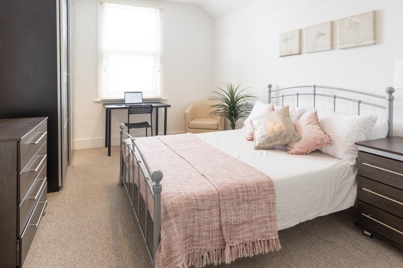 Room London Road in Greater London