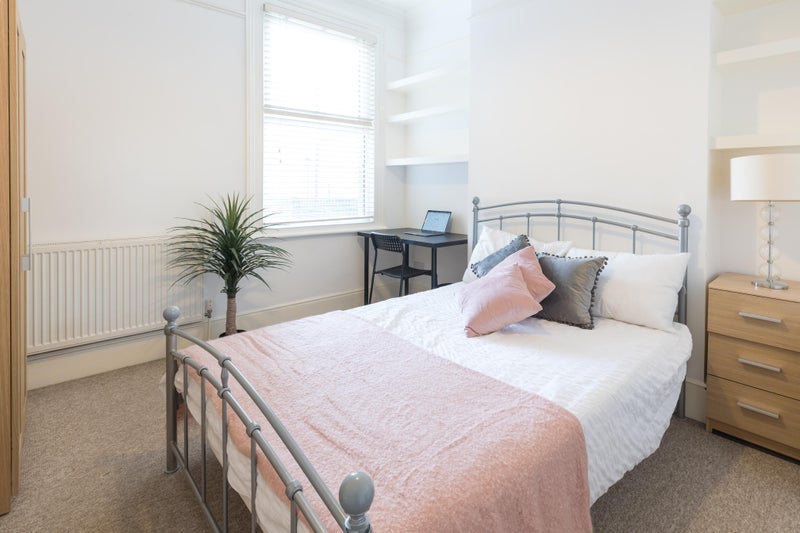 Room London Road in Greater London