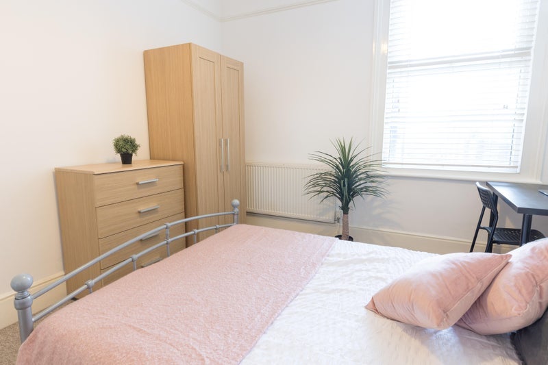 Room London Road in Greater London