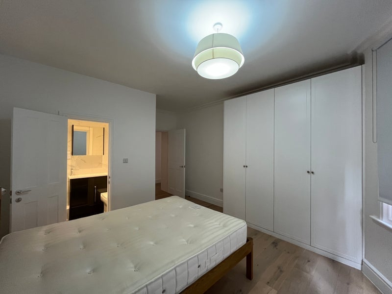 Room Marylebone Road in City of Westminster