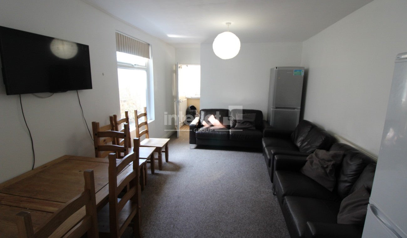 Room Richmond Road in Cardiff