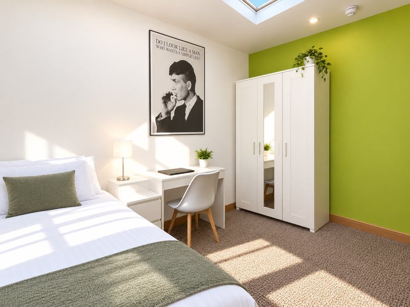 Room Clarendon Road in Birmingham