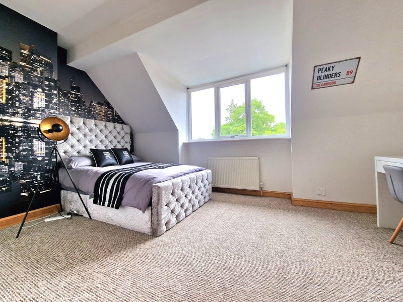 Room Clarendon Road in Birmingham