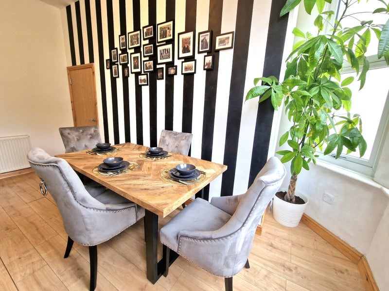Room Clarendon Road in Birmingham