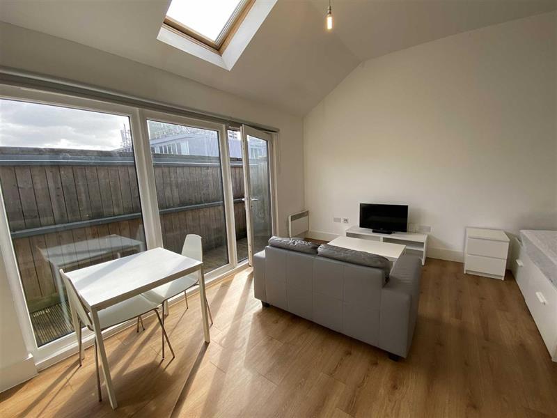 Flat Bexley Square in Salford