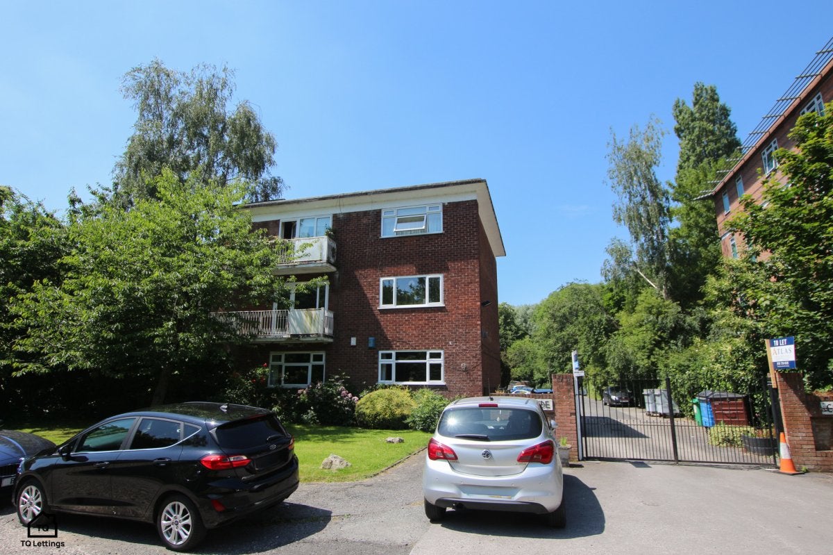 Flat Palatine Road in Manchester