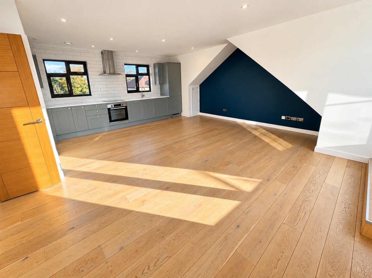 Flat Suttons Gardens in Greater London
