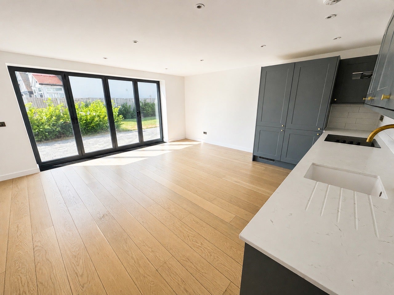 Flat Suttons Gardens in Greater London