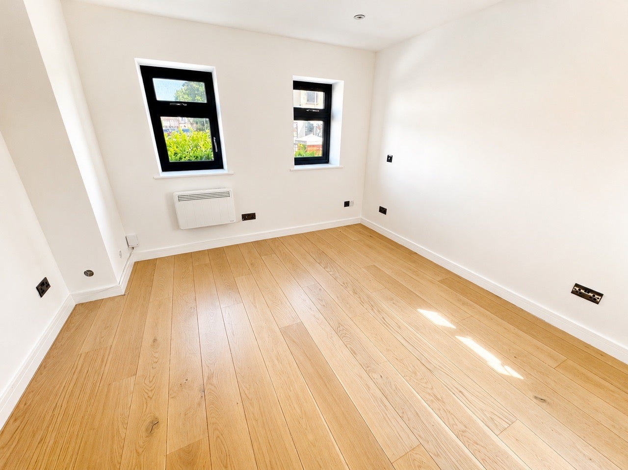 Flat Suttons Gardens in Greater London