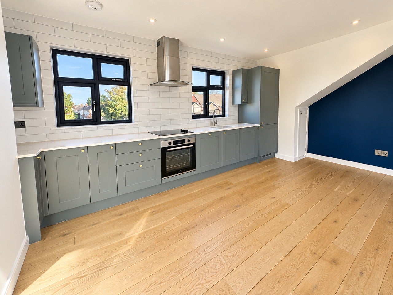 Flat Suttons Gardens in Greater London