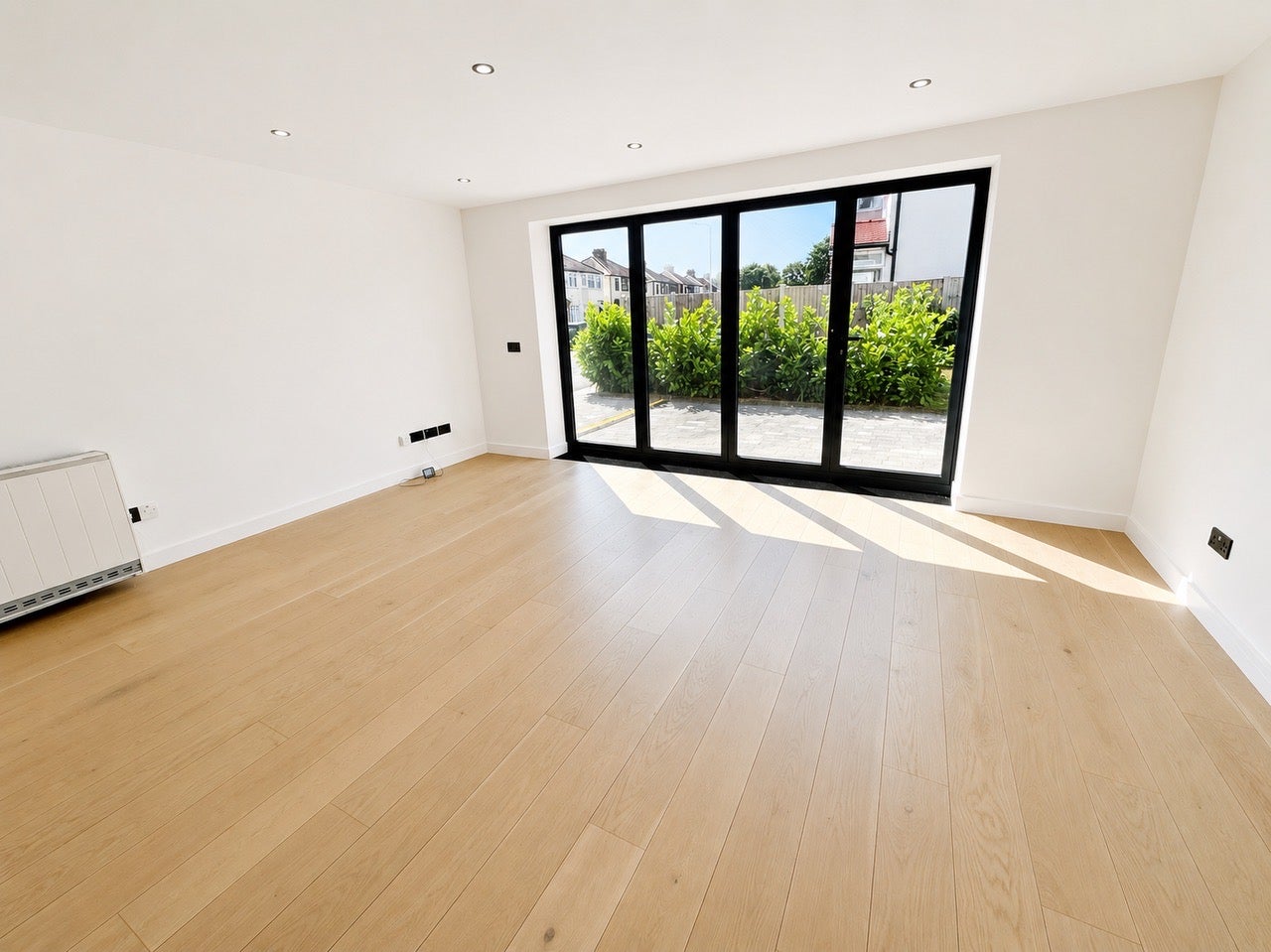 Flat Suttons Gardens in Greater London