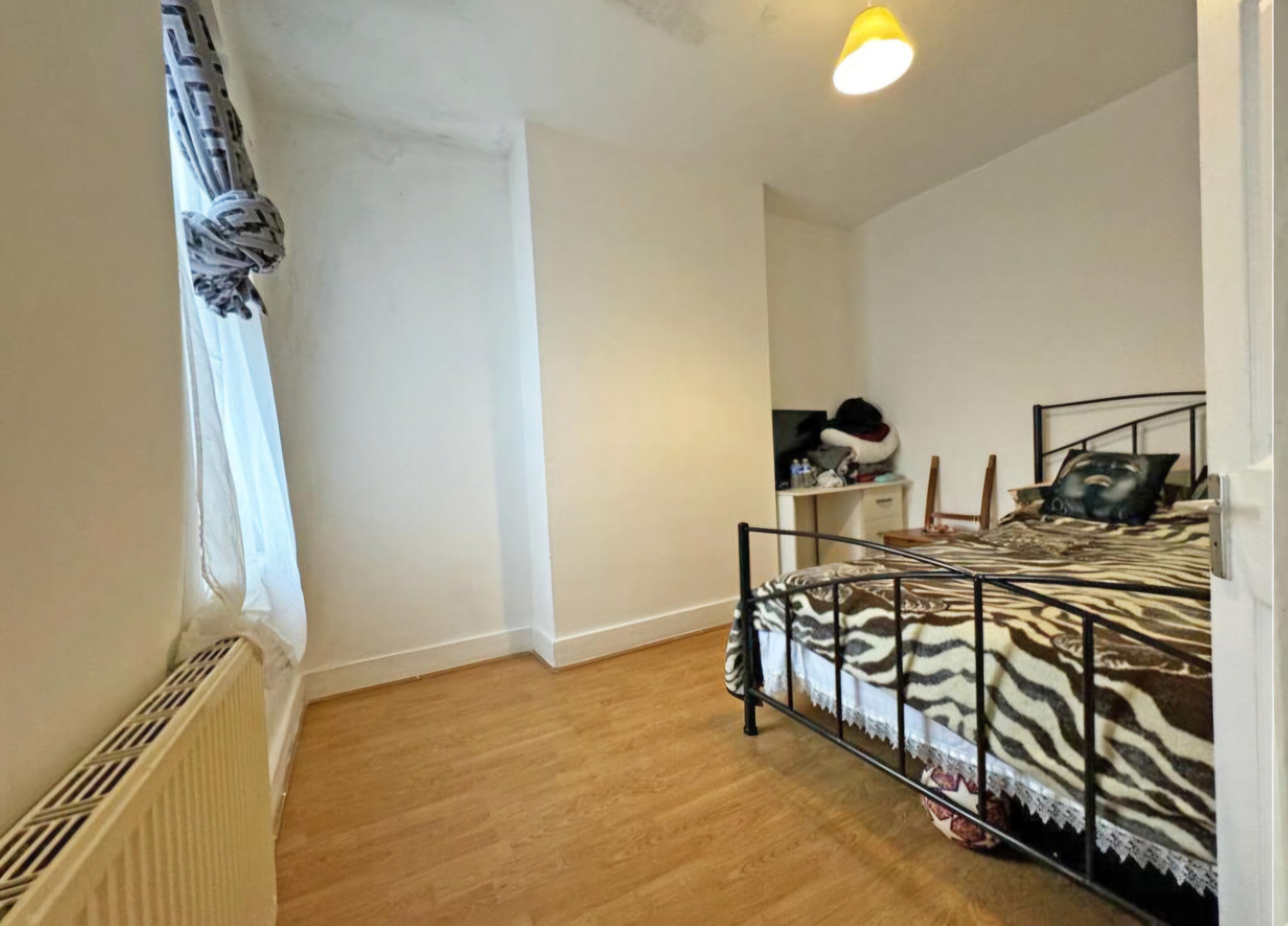 Flat Wallington Road in Greater London