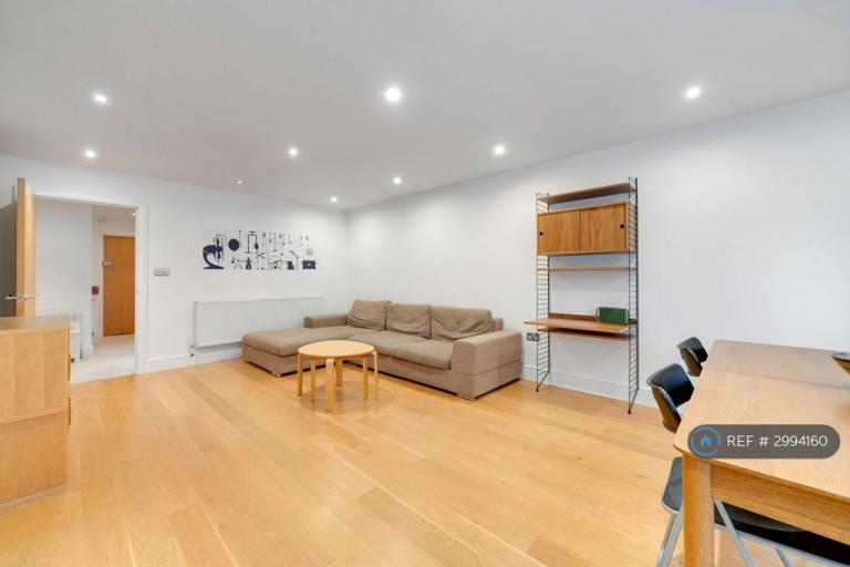 Flat Taymount Rise in Greater London