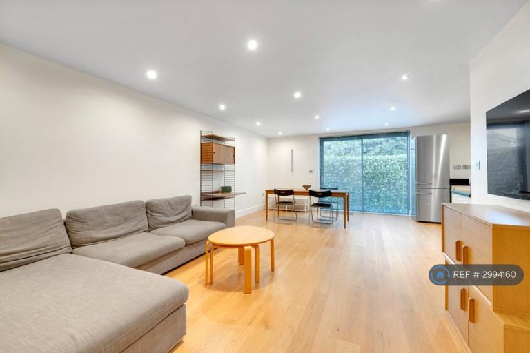 Flat Taymount Rise in Greater London