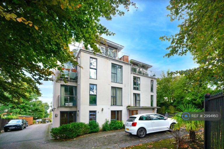 Flat Taymount Rise in Greater London