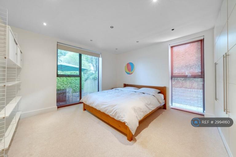 Flat Taymount Rise in Greater London