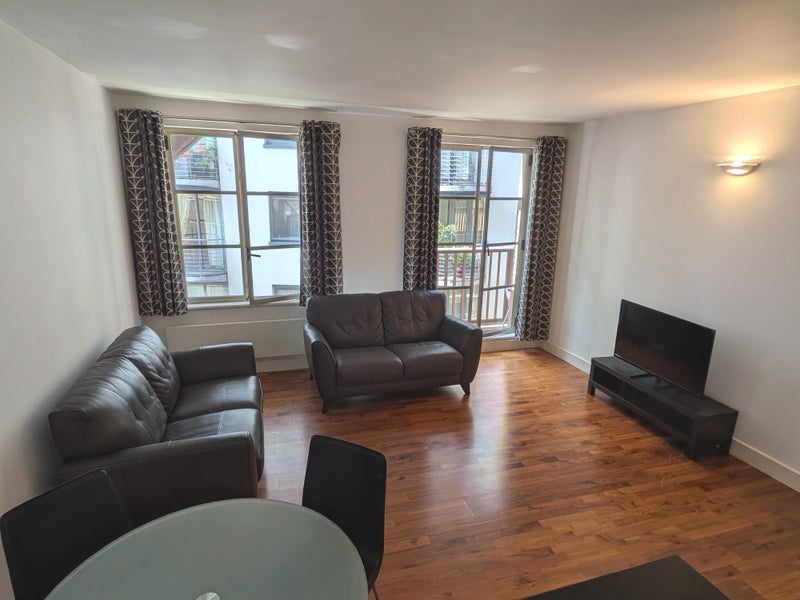 Flat Queen Elizabeth Street in Greater London